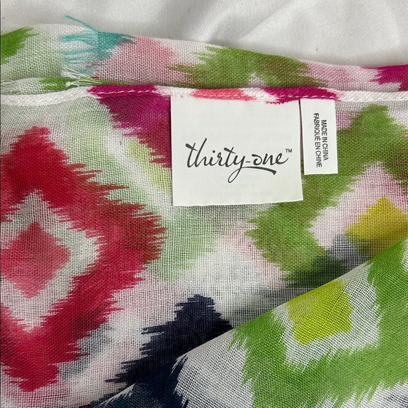 Thirty-One Avenue Foulard Multicolor Geometric Scarf - Picture 2 of 2